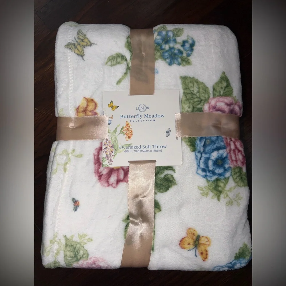 NWT Lenox Butterfly Meadow Hydrangea Throw Blanket - Picture 4 of 6